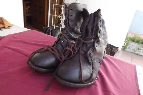 Pair of SADF genuine leather DWS 2003 boots in good used condition. Size 12/300 Ex army stock.