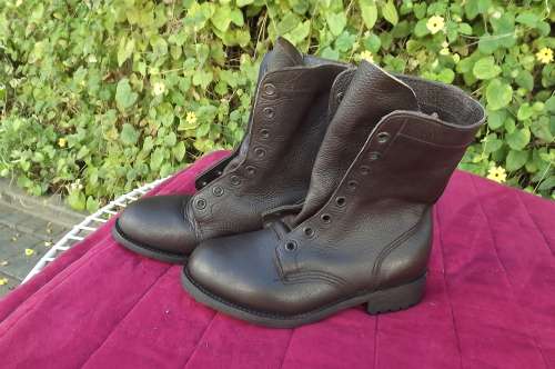 Pair of Genuine leather SADF Army boots in size 5.Army size 232M.Made by D.W.S