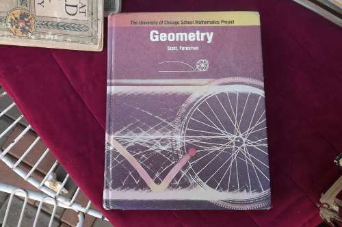 Book-Geometry by The university of Chicago School Mathematics project Scott Foresman 1991.885 pages