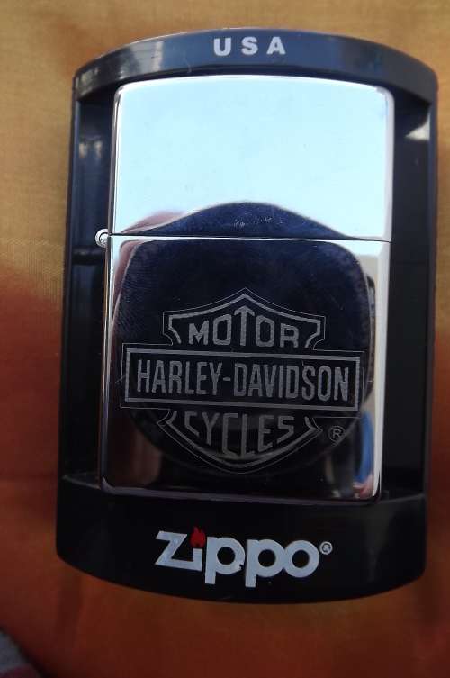 Zippo windproof lighter - Harley Davidson design silver toned.Guarantee document included.