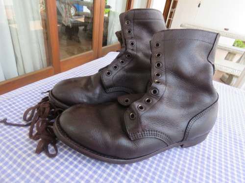 Pair of SADF genuine leather brown boots in size 9.Army size 277 .Issued 2000.By DWS.Good condition