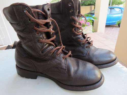 Pair of ex SADF brown genuine leather boots in army size 255.Our size 7.Made by DWS.Good cond.