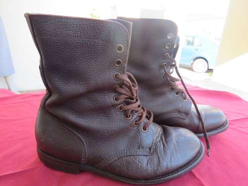 Pair of SADF brown genuine leather Army boots in size 8.Army size 262.Good condition.