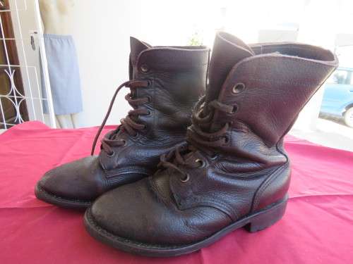 Pair of SADF brown genuine leather Army boots in size 4.Army size 232.Good condition.