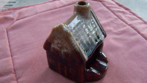 Little house ashtray in Porcelain as per scan