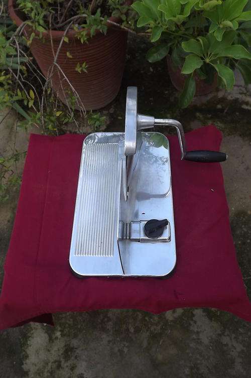Old fashioned Pineware Bread slicer