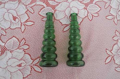 Set of 2 Green Flower Vases as per scan