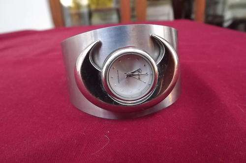 Diva Quartz ladies watch working
