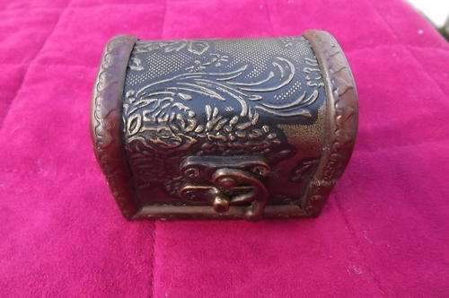 Small wooden jewellery kist