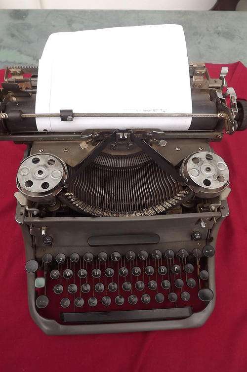 Antique Type writer - still working well - need good servi