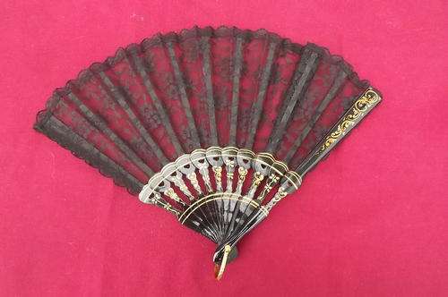 Lace and Handpainted wood Fan - as new still in Box