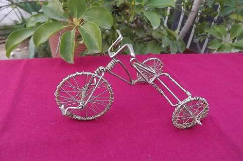 Wire three wheel bicycle