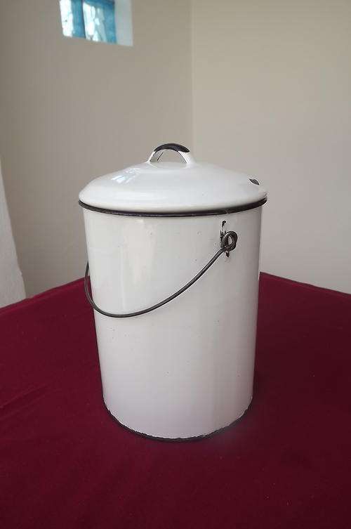 Enamel Bucket with lid  as per scan