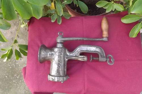 Husqvarna Reliance cast iron mincer no 5 made in Sweden