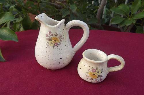 Set of 2 Small floral porcelain jugs - height 7cm and 3.5cm