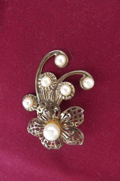 Vintage Brooch as per scan