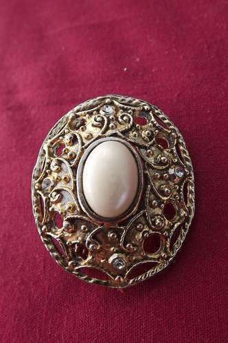 Vintage Brooch as per scan