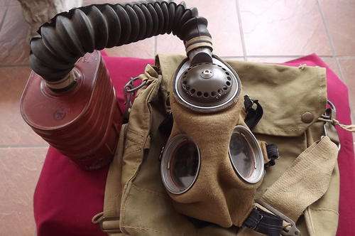 WW2 British/Canadian complete Gas Mask with cannister and carrybag