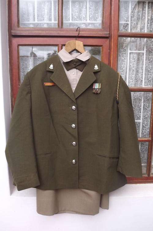SADF SA Army Woman's College 4 piece Step Out Uniform with skirt, shirt, tie & Jacket & Insignia