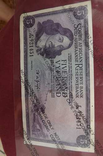 SA Five Rand Note in crisp condition  - signed de Jongh