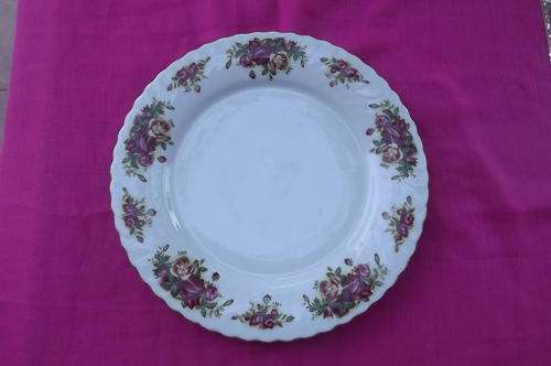 Dinner Plate English Rose  from Table Charm in good condition
