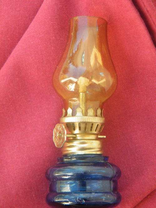 Small Blue Glass Lamp with Shade in good condition - 9.5cm high