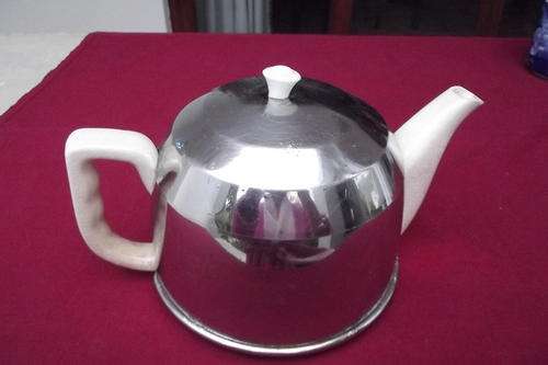 Porcelain Tea Kettle with Metal Cover