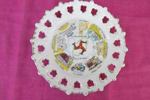 Small Porcelain Wall Plate Souvenir of Isle of Man with Gilded Rim - Made in Korea