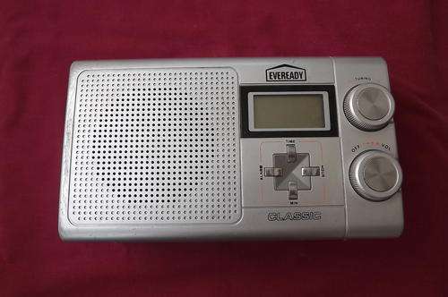 Eveready Classic Radio - uses a PM9 Battery - needs a new battery - as is