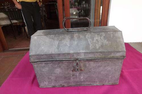 Vintage Zinc Tool Box in good condition - 18x27.5cm