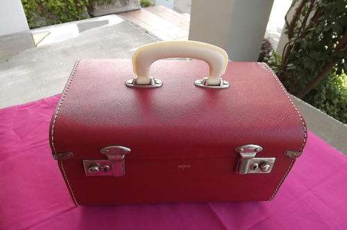 Vintage Sapro Vanity Case - outside in good condition - inside needs cleaning - 19x32cm