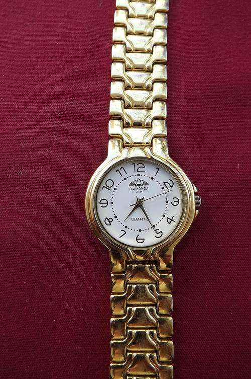 Diamonda Quartz Watch 3.7cm diameter - working - good condition