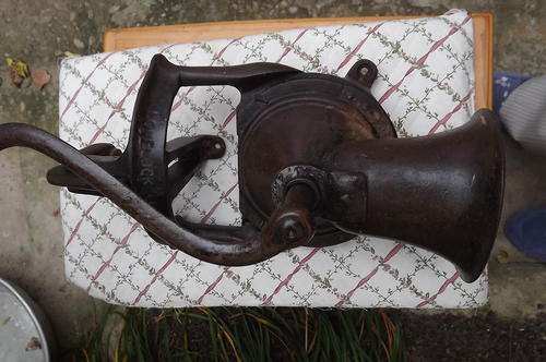Vintage Lovelock No 4 Cast Iron Coffee Ginder - made in England - see scan for condition