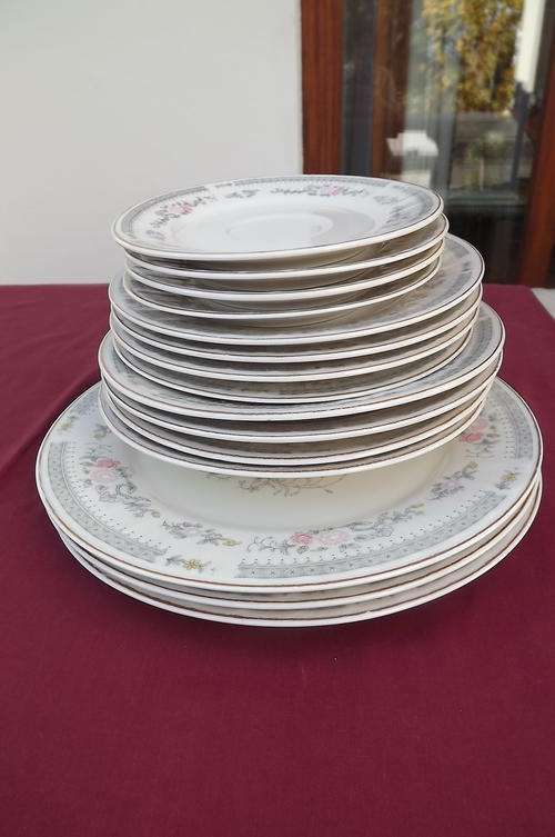 15 Piece Regent China Dinner Set - Style - Bavaria - good condition