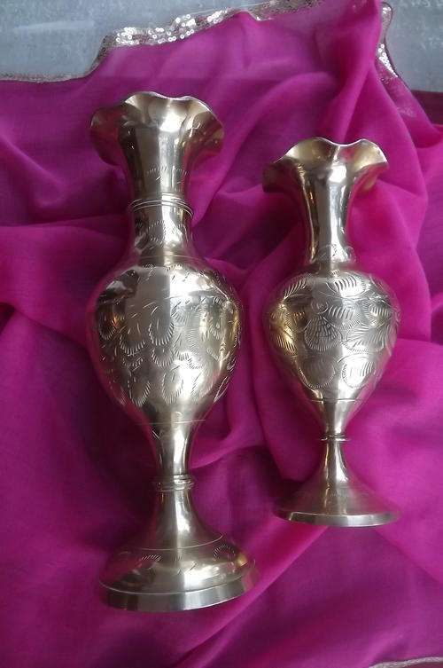 Set of 2 Brass Vases in excellent condition - largest one - 25cm high