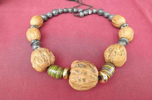 Extraordinary Necklace - Walnuts and Beads - be different!