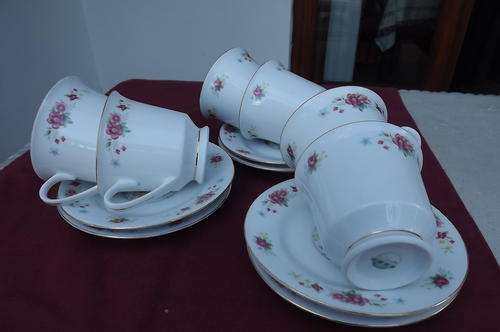 Set of 6 Porcelain Cups & Saucers with Gilded Edges - oriental