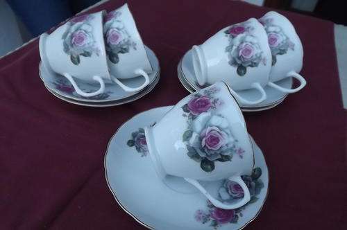 Set of 5 Cups & Saucers with Gilded Rims - Dainty - made in China - good condition