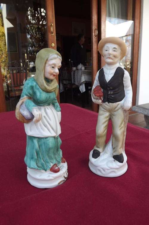 Grandma and Grandpa Porcelain Ornaments - set of 2 - height 17.5cm each