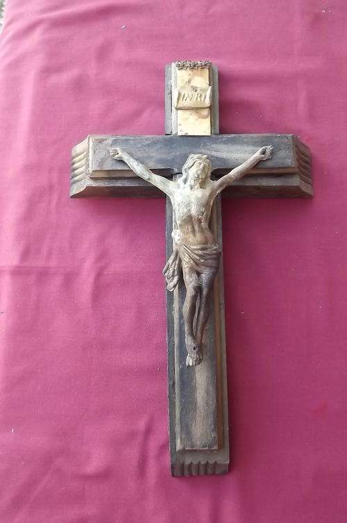 Wooden Cross Metal Statue of Jesus on Cross - see description for further details
