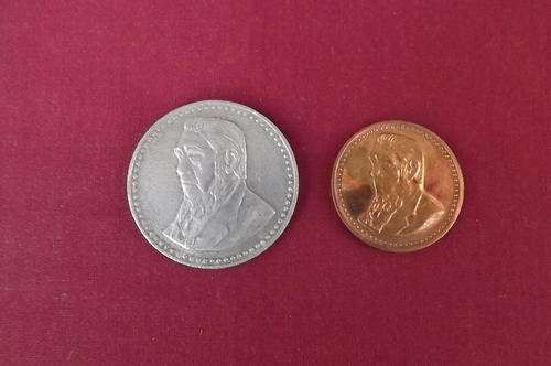 Set of 2 Gold Reef City Paul Kruger Medallions - 5 Shillings and 1 Penny 1986 - good condition