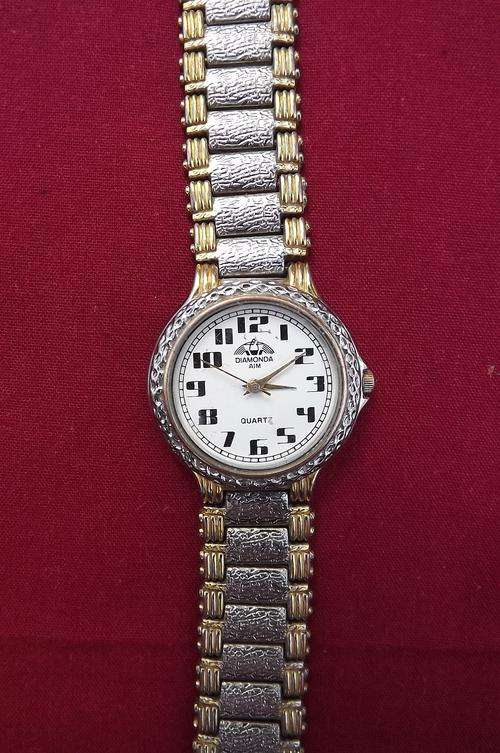 Diamonda Aim Quartz Ladies Watch in good condition - working
