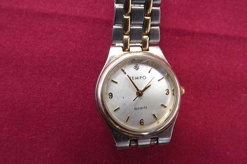 Ladies Tempo Quartz Watch in good condition.  Working 100% Nice SS strap.
