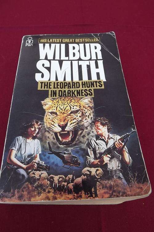 Book - The Leopard Hunts in Darkness by Wilbur Smith
