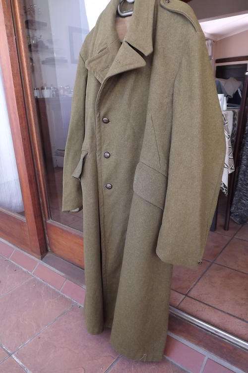Old Military Green Army Coat - Buttons with Springbok - size Medium - see description for more info