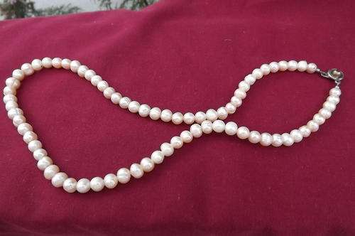 String of Fresh Water Pearls - 7mm diameter - length 45cm
