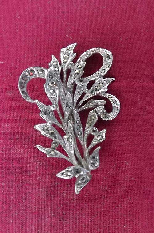 Vintage Marcasite Brooch - 3x4.65cm - see scans