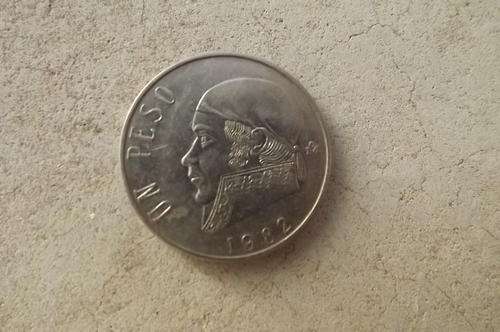 1982 Mexican Un Peso Coin in EF+ Condition