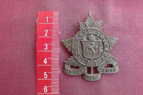 WW2 Canadian Cap Badge - The Kent Regiment Maker W-Scully - both lugs - white paper underneath