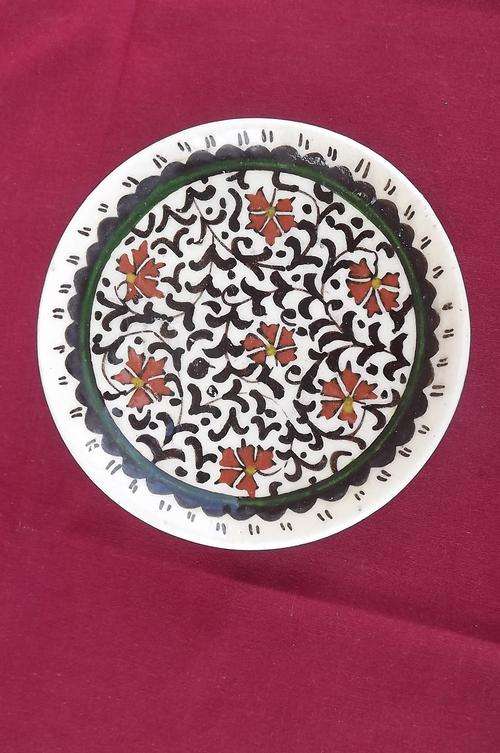 Small Pottery Hand Painted Wall Plate - Glazed - 14cm diameter - good condition